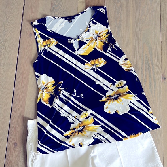 🌸5 for $20 Espresso tank with navy stripes and yellow and white flowers. Large - Picture 2 of 3